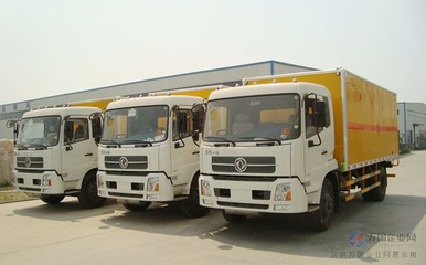東風(fēng)10噸爆破車 康機(jī)190馬力發(fā)動機(jī)助力高效道路貨物運(yùn)輸
